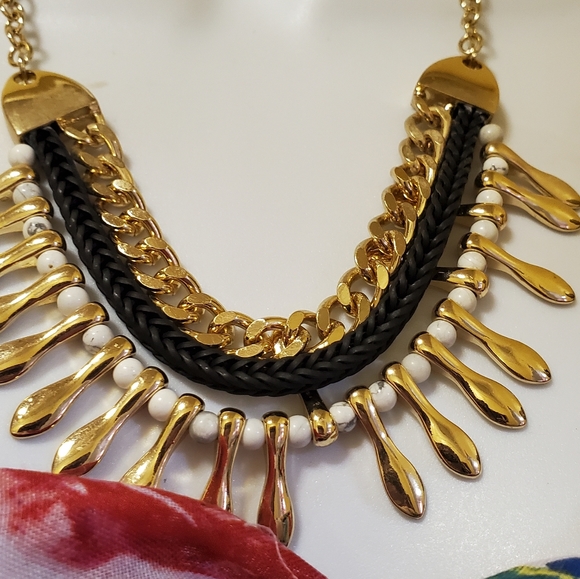 Beautiful necklace - Picture 4 of 4